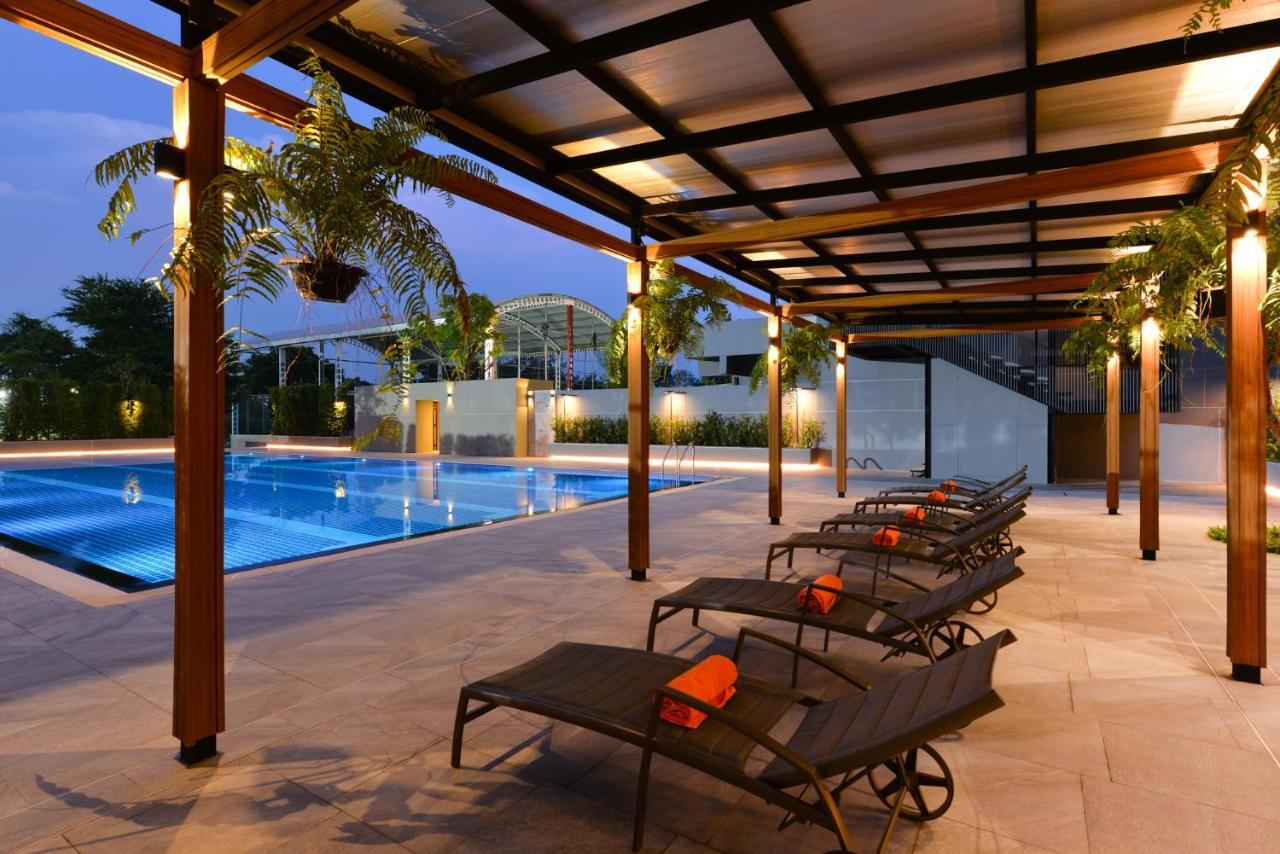 Tinidee Hotel Bangkok Golf Club - Sha Certified Патхумтхани Экстерьер фото